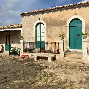 Bed & Breakfast Chiusa Del Curiale - Ospitalità In Vigna, Comiso