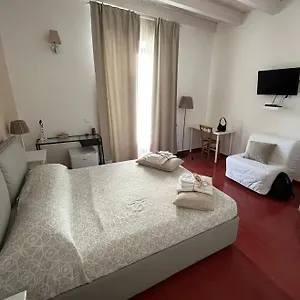 Bed & Breakfast Yhomisus, Comiso